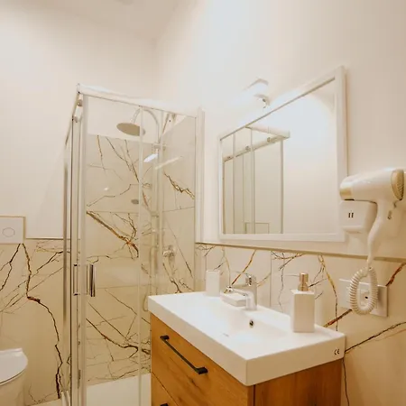 Cama Luxury ゲストハウス 4*